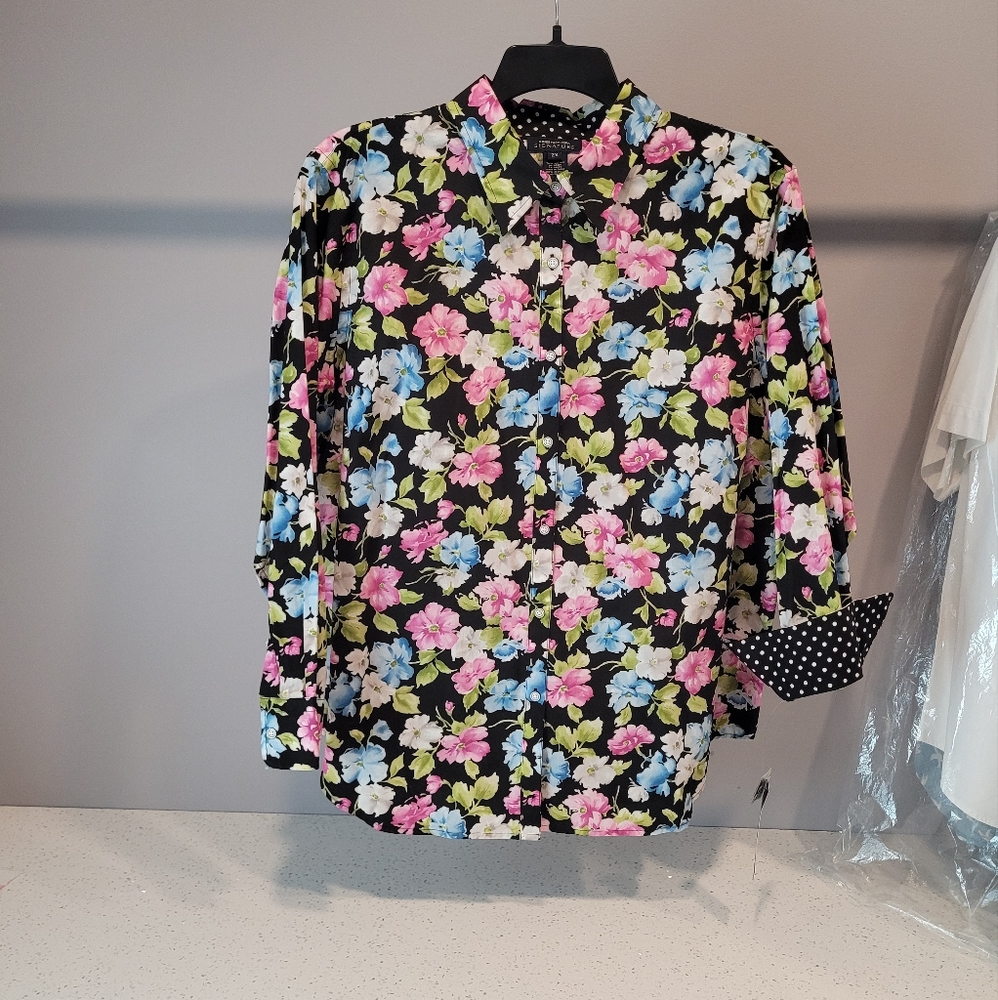 Jones of New York Signiture Blouse, 2X, Multi- Colored Flowers on Black.